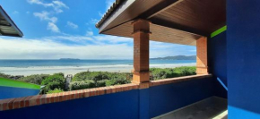 Casa TOP, 3 Suítes, Acesso Privativo a Praia do Mariscal, Bombinhas